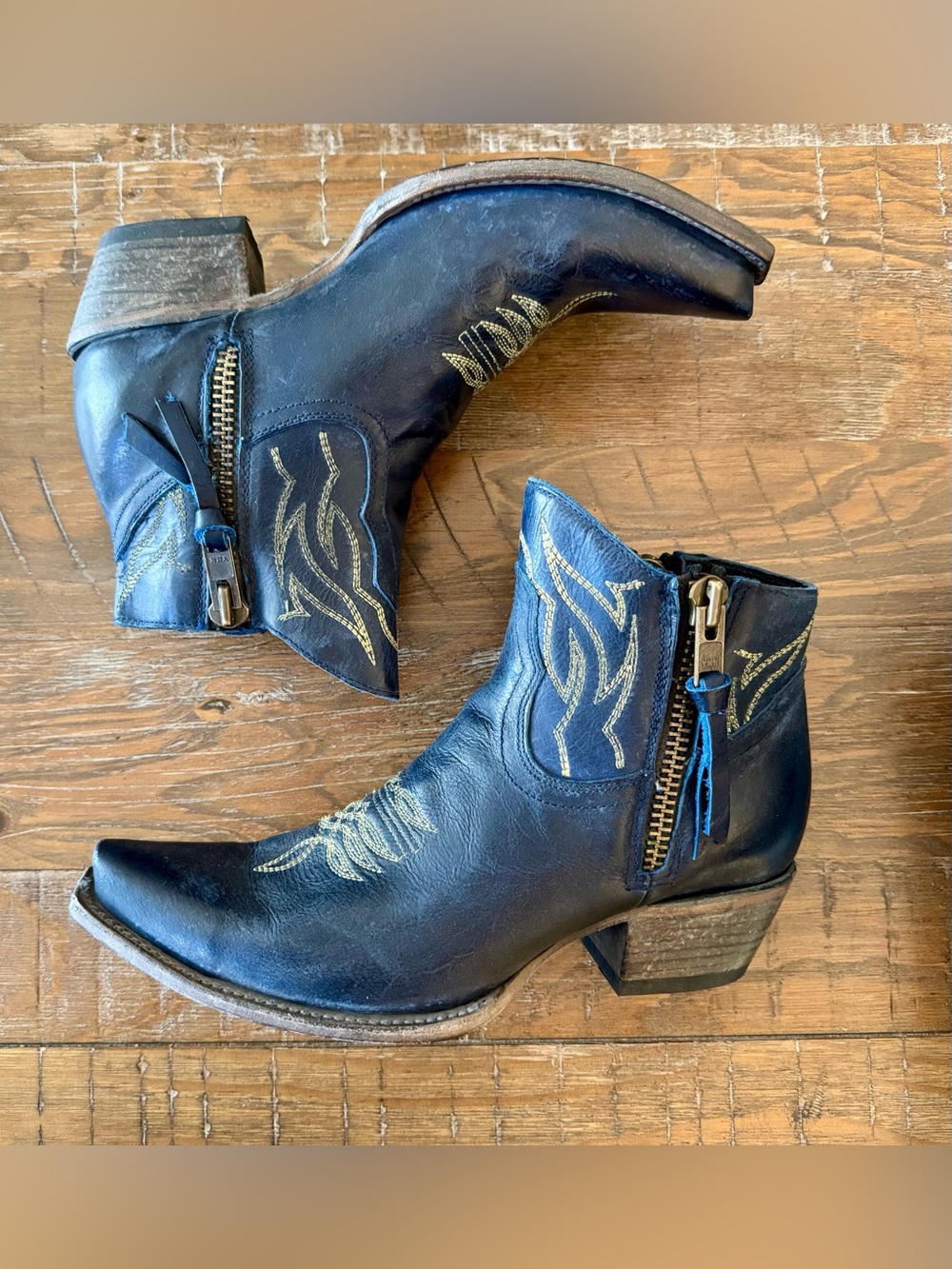 NEW Freebird Wolfie Western Ankle Boots with Gold Stitching, Size 10